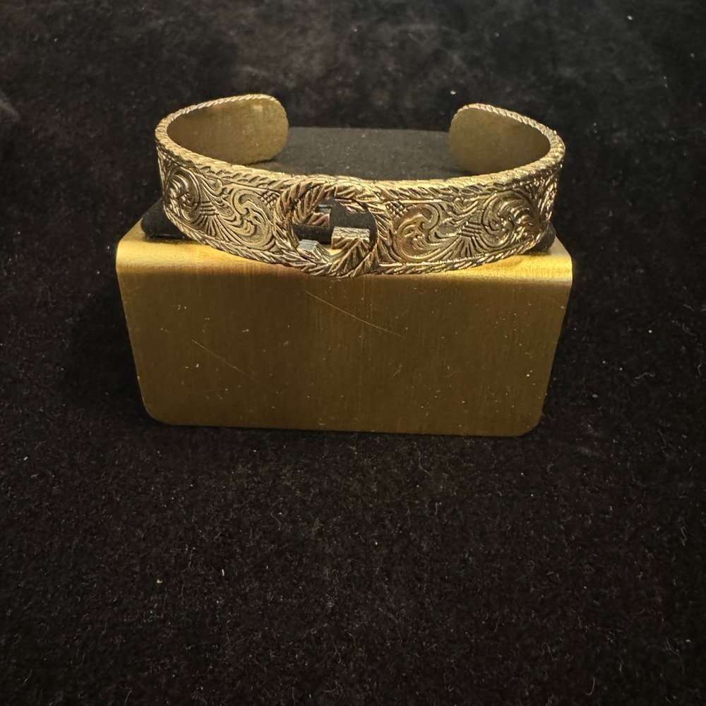 Gucci Marmont GG Interlock Silver Engraved Cuff Bracelet